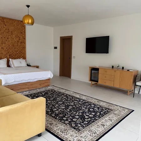 Sky Rooftop Luxury Дуррес