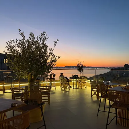 Sky Rooftop Luxury Апарт-отель