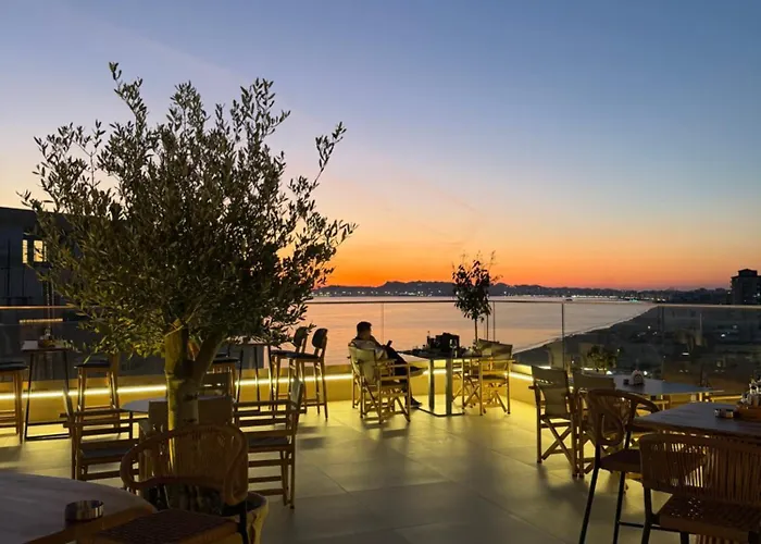 Sky Rooftop Luxury Aparthotel