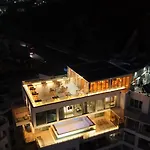 Sky Rooftop Luxury 公寓式酒店 Durrës