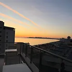 Sky Rooftop Luxury 公寓式酒店