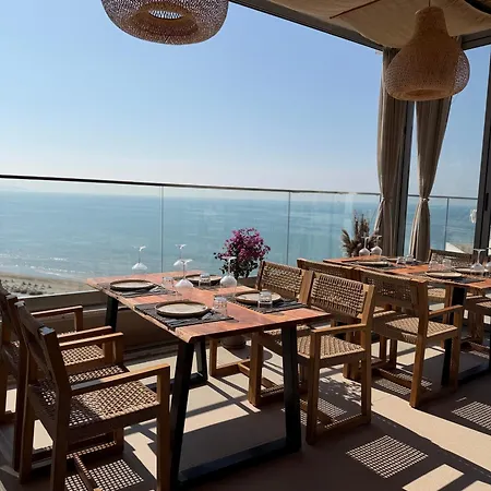Sky Rooftop Luxury Aparthotel 3*