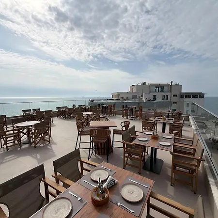 Sky Rooftop Luxury Aparthotel 3*